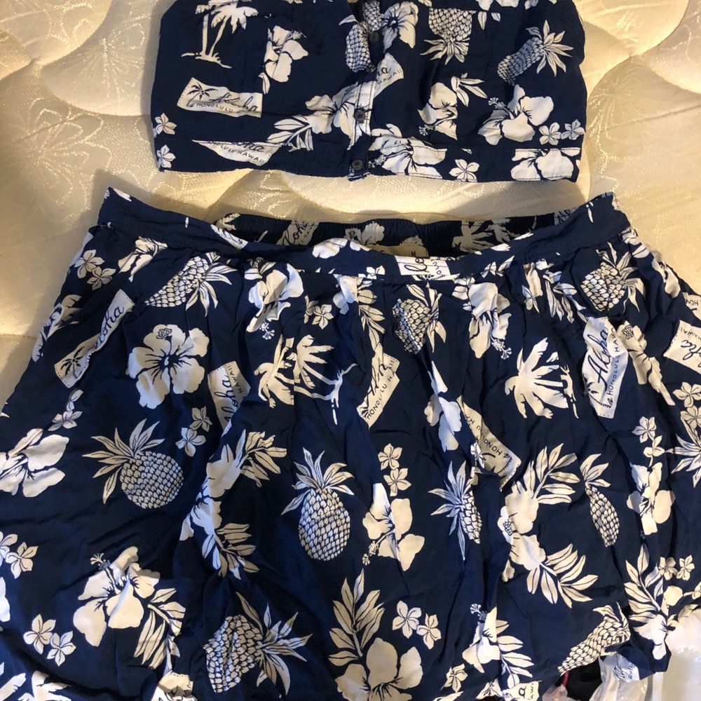 HOLLISTER SET